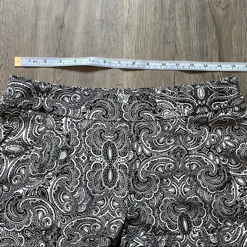 Express Paisley Shorties Shorts - Size 4 - Picture 6 of 7